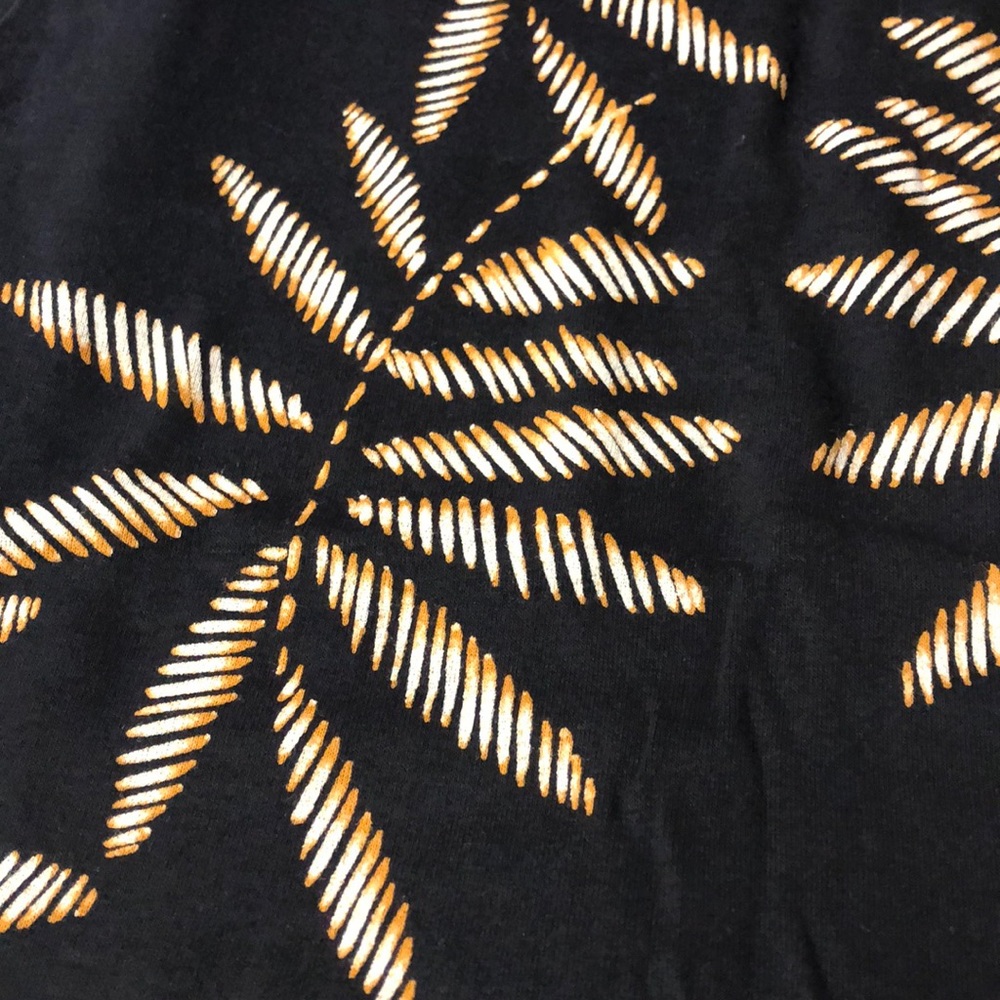 Long Line Leaf PatternTank Top - Picture 2 of 2